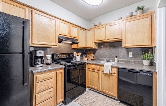 3 beds, 2 baths, 1,017 sqft, $1,395, Unit J129