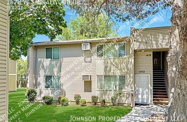 1478 W SANDALWOOD DR