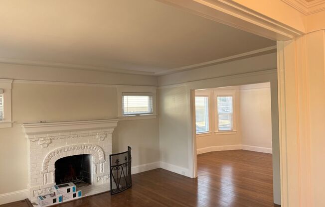 G4 | 616 N. Claremont Apts. A-C