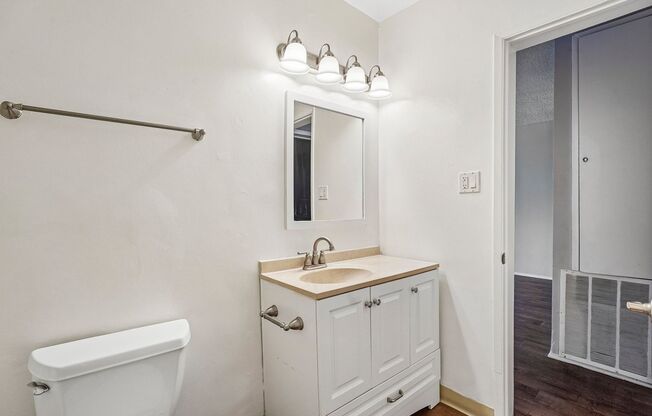 1 bed, 1 bath, 750 sqft, $2,560, Unit 12