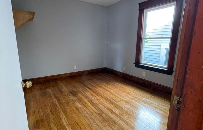 2 beds, 1 bath, $2,000, Unit B