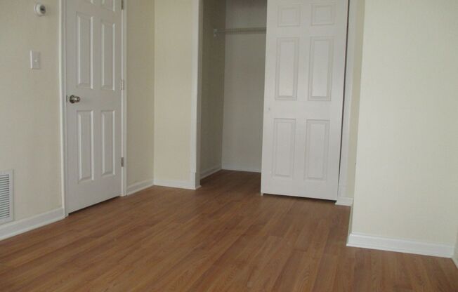 2 beds, 1 bath, $1,100, Unit 2A