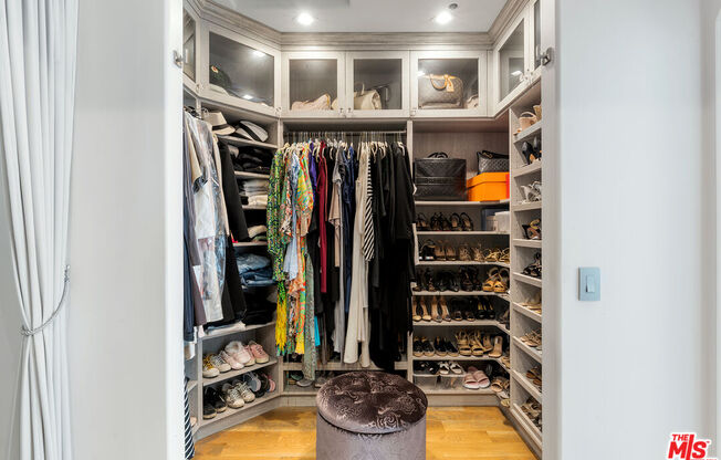 4028 ALTA MESA DR