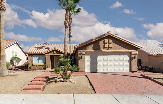 NW single story with four bedrooms and large backyard