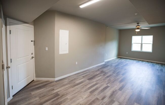 3 beds, 2 baths, $1,650, Unit 3/2