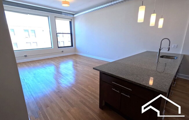 2778 N Milwaukee Ave