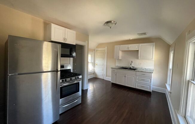 8712-8714 W Mitchell St