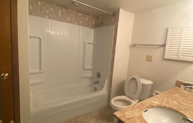 3 beds, 1.5 baths, 1,066 sqft, $1,499, Unit 5230 03