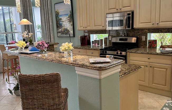 Luxury Coach Home with Pool in Fiddlers Creek