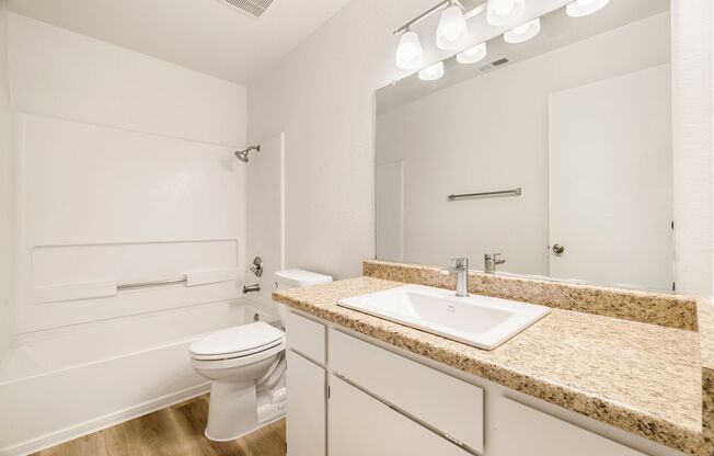 2 beds, 1 bath, 825 sqft, $1,570, Unit 50