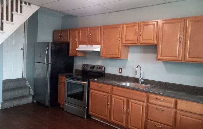 3 beds, 1 bath, $1,295