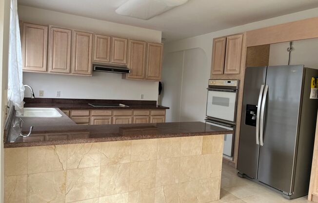 1 bedroom, 1 bath unit, NO parking - Avail now