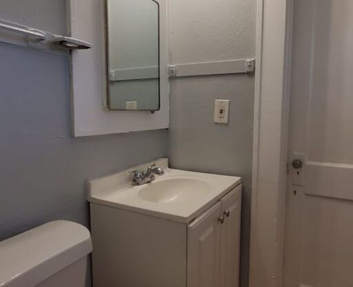 2 beds, 1 bath, $1,700