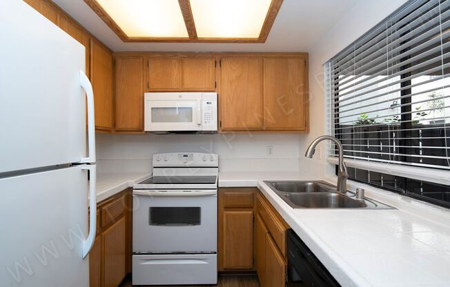 OPEN HOUSE: 11/9 12:15PM-1PM ~ 3BR/2.5BA PB Townhouse + Garage and Washer/Dryer