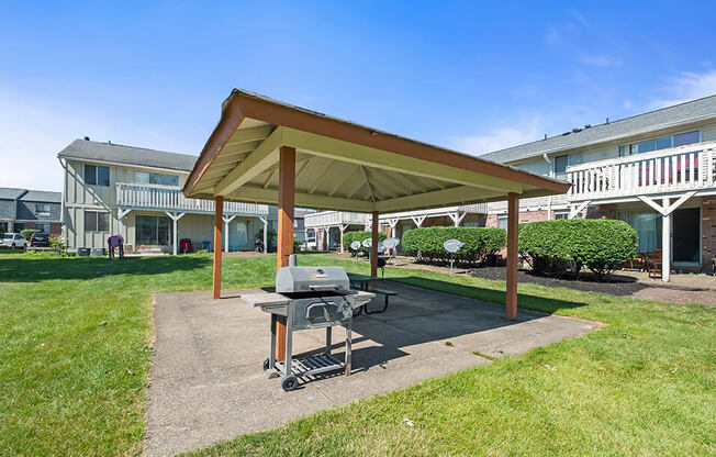 BBQ Picnic Area at central Square Apartments