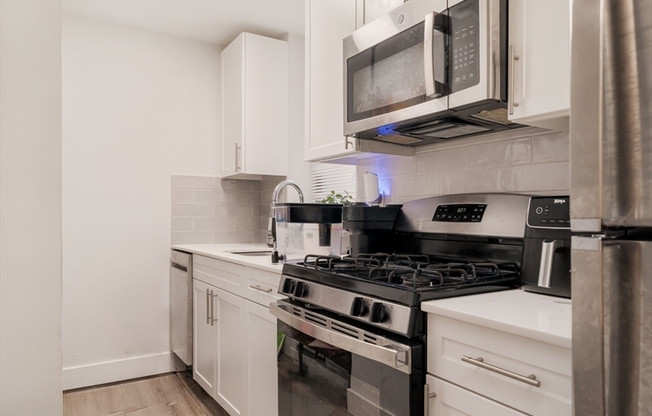 2 beds, 1 bath, 537 sqft, $3,925, Unit B