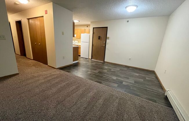3 beds, 1 bath, 1,044 sqft, $895, Unit 18