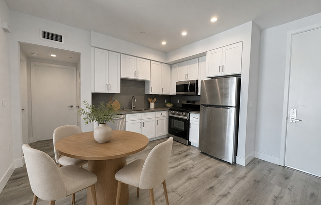 2 beds, 2 baths, 911 sqft, $2,945, Unit 606