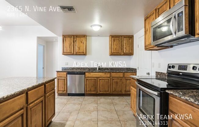 2365 N VINE AVE