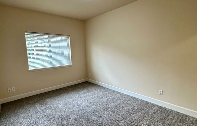 3 beds, 2 baths, $1,795, Unit 104