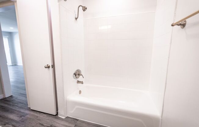 3 beds, 2 baths, 1,195 sqft, $3,498, Unit 401