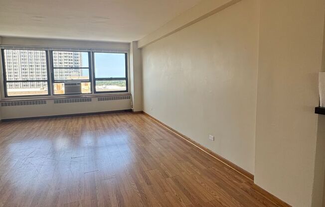 1 bed, 1 bath, 700 sqft, $1,875, Unit 418-1410