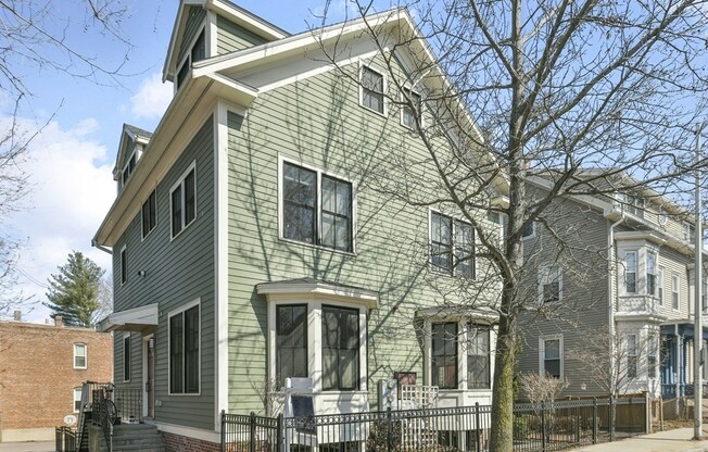 408 R PUTNAM AVE