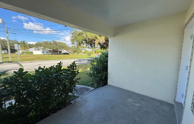 Newly Renovated 4-2 Near Downtown & Beach