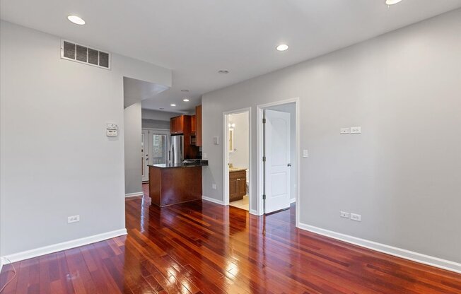 1360 W. Greenleaf Ave