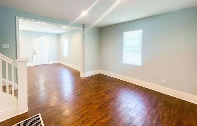 2 beds, 1 bath, 1,107 sqft, $1,100, Unit 3729 N Kenwood Ave