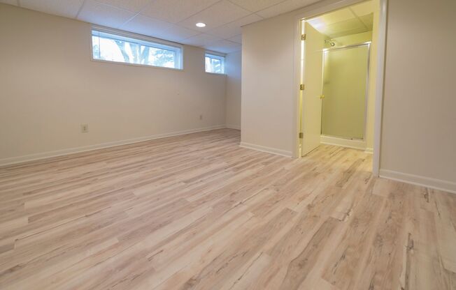 3 beds, 2 baths, 1,300 sqft, $1,795, Unit 2709-T1