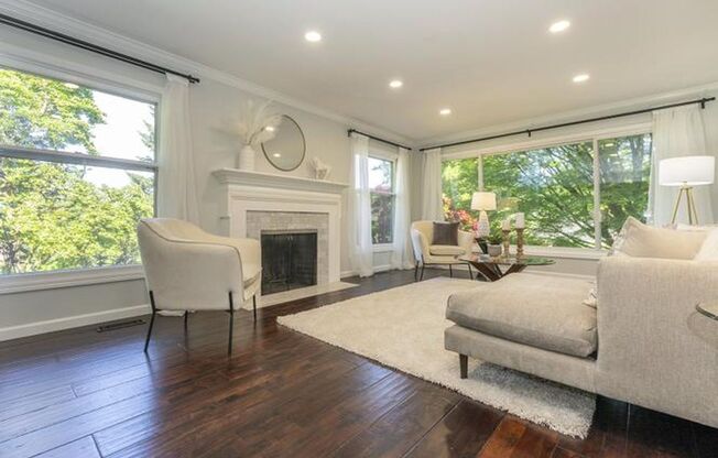 4 BD remodeled Sylvan Heights home!