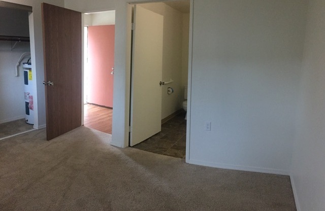 1 bed, 1 bath, 780 sqft, $1,489, Unit D105 H/C