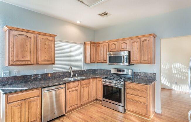 5 Bedroom home with pool and spa with downstairs Bed/bath. No carpet!
