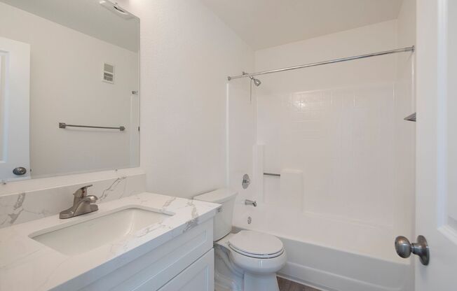 3 beds, 2 baths, 1,105 sqft, $3,295, Unit 139