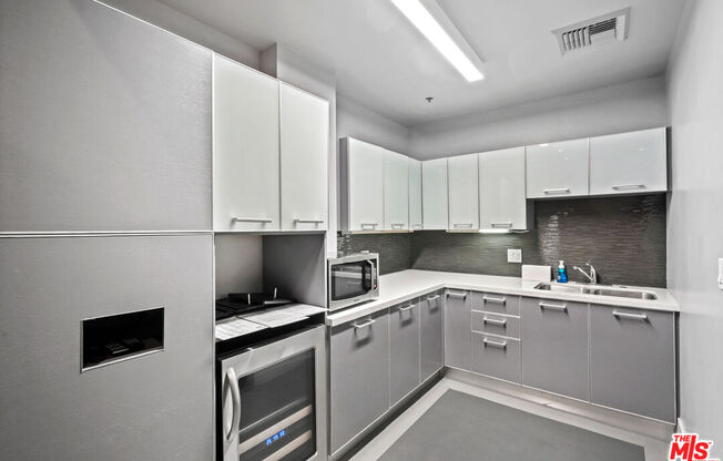 1 bed, 1 bath, 820 sqft, $2,950, Unit 731