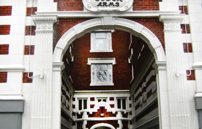 **1/2 OFF 1ST MONTH'S RENT PROMO**Beautiful 1 Bed w/ Hardwoods on NW Couch & 18th; W/S/G Included!