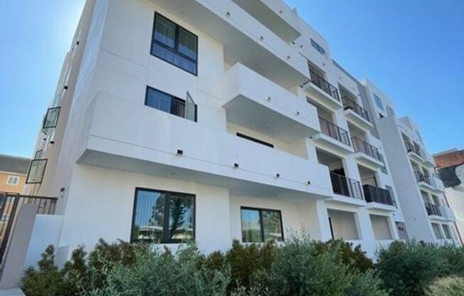 Studio, 1 bath, 574 sqft, $1,950, Unit Unit 307