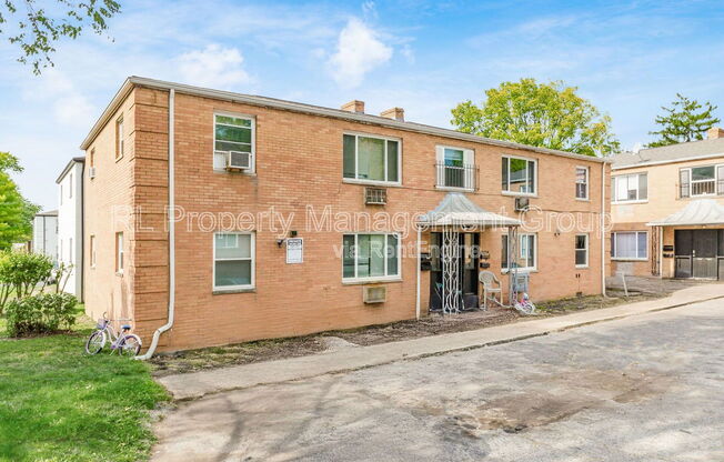 2 beds, 1 bath, 775 sqft, $825, Unit A