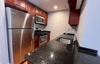 2 beds, 1 bath, $2,475, Unit 302