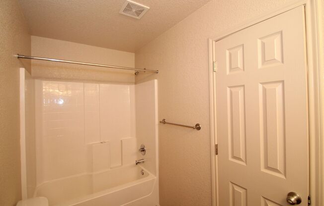 3 beds, 2 baths, $1,225, Unit Unit A