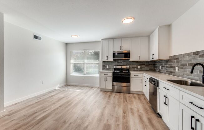 2 beds, 1 bath, 850 sqft, $1,425, Unit 115