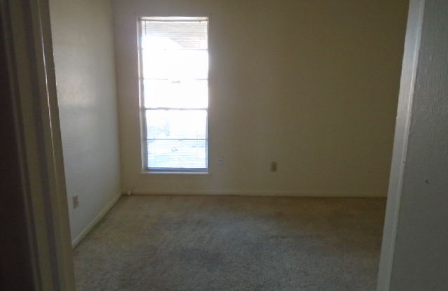 2 beds, 1 bath, $995