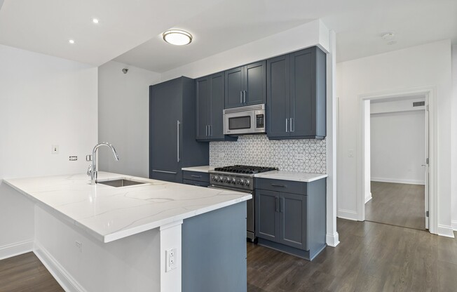 2 W Delaware Pl
