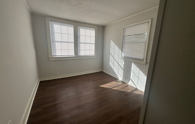 1 bed, 1 bath, 400 sqft, $595, Unit 002