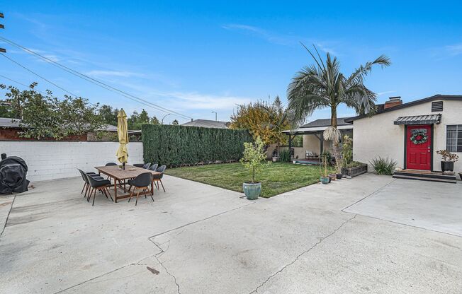 A beautiful  home in North Hollywood is now Available!