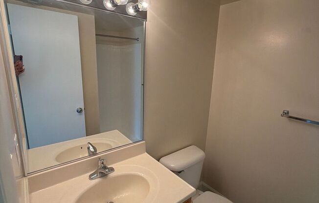 2 beds, 2 baths, 1,000 sqft, $1,990, Unit 14210 #A3