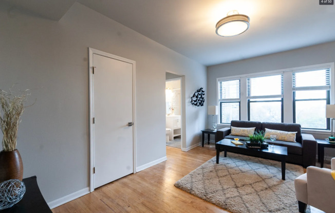 Uptown - 1 Bed / 1 Bath - Dog Friendly!