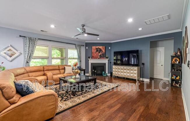 186 ALEXANDRIA DR