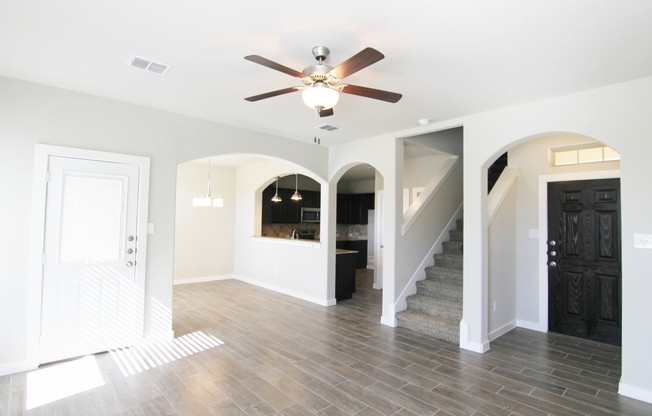 Large 3 Bedroom Duplex near Creekside Entertainment Area / Game Room / Large Back Yard / CISD